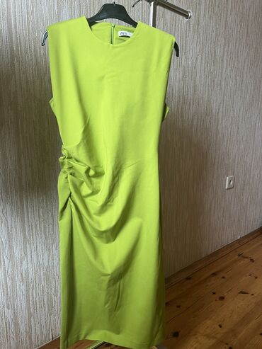 yasil reng: Ziyafət donu, Midi, Zara, S (EU 36)