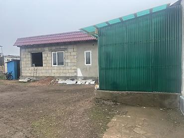 Продажа коттеджей и домов: Дом с участком, огороженный новым высоким забором из профнастила — 5