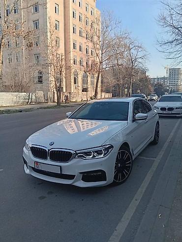 вmw 34: BMW 5 Series (G30), белый седан бизнес‑класса с М‑пакетом. Аренда авто — 1