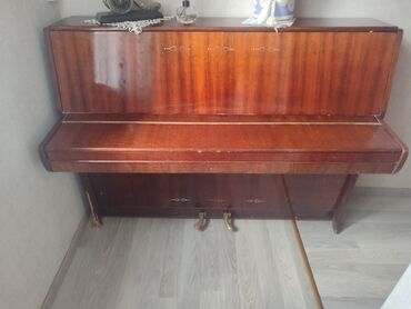 2 ci əl piano: Salam,yunost pianino,1980 ci ildi,işlək vəziyyətdədir,sadəcə kökləmək