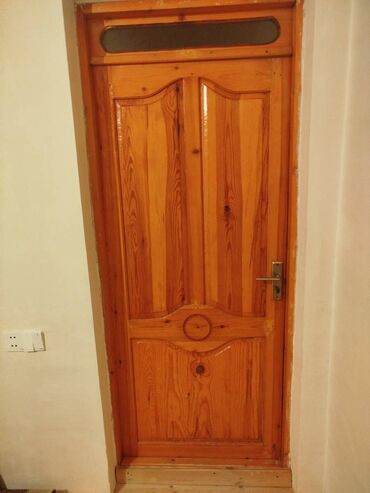 obşivka taxta: 4 ədəd otaq qapısı satıram .
Az işlənib .
Əla vəziyyətdədir