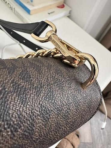 michael korse: Michael Kors çiyin çantası - Model: flap dizaynlı, ön hissədə — 5