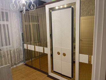 Divan və masa dəstləri: İşlənmiş, Künc divan, Qonaq otağı üçün, Açılmayan — 12