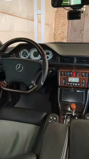 mersedes aktros: Mercedes-Benz W124: 1993 г., 2 л, Механика, Бензин, Седан