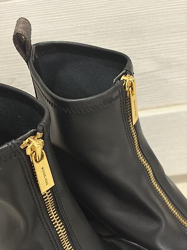 ботинка бу: Ботинки, 38, Michael Kors, Новый, цвет - Черный, Бесплатная доставка — 8
