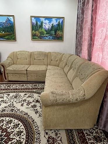 сонку дем: Бурчу бар диван, Жастыктар менен — 4