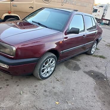Volkswagen: Volkswagen Vento: 1995 г., 1.8 л, Механика, Бензин, Седан — 4