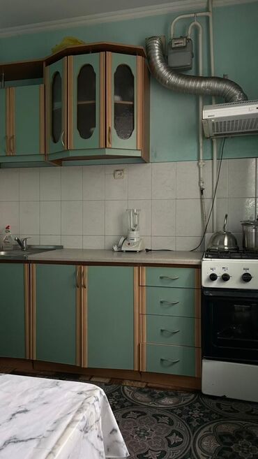 квартира моладая гвардия: 1 бөлмө, 33 кв. м, Жеке план, 3 кабат, Эски ремонт