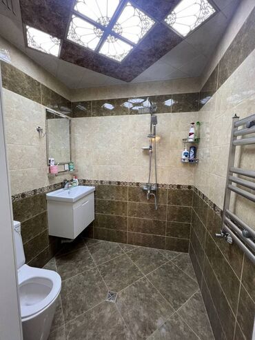 Uzunmüddətli kirayə mənzillər: Xətai rayonu,Əhmədli metrosu yaxınlığı,Pıtstopun binasi.20 mərtəbənin — 3