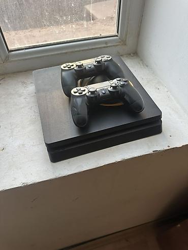 PlayStation 4 Slim prablemsiz işleyir 1 TB yaddaş praşifkasızdır