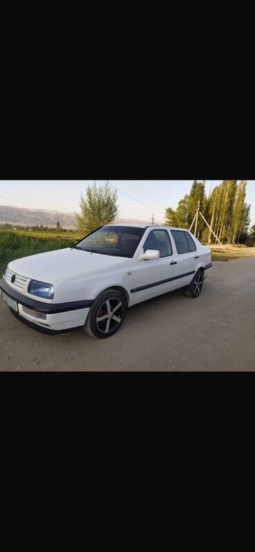 объем 1: Volkswagen Vento: 1992 г., 1.8 л, Механика, Бензин, Седан