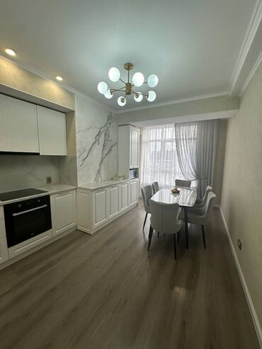 срочно продаю квартиру аламедин базар: 4 бөлмө, 102 кв. м, Элитка, 8 кабат, Евроремонт