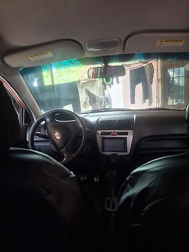 latun satisi: Kia Picanto, narıncı rəng, 5 qapılı hetçbek. Xüsusiyyətlər: - Kompakt — 5