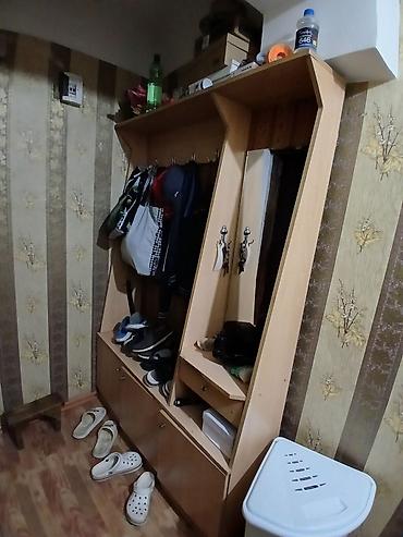 мебельи: Прихожая-гарнитур из ЛДСП светлого оттенка. Состав и особенности: - — 1