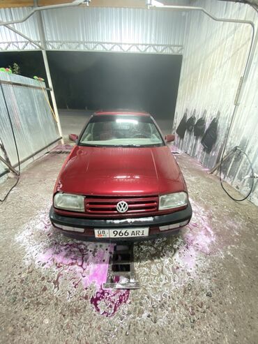 продам срочно машину: Volkswagen Vento: 1992 г., 1.8 л, Механика, Бензин, Седан