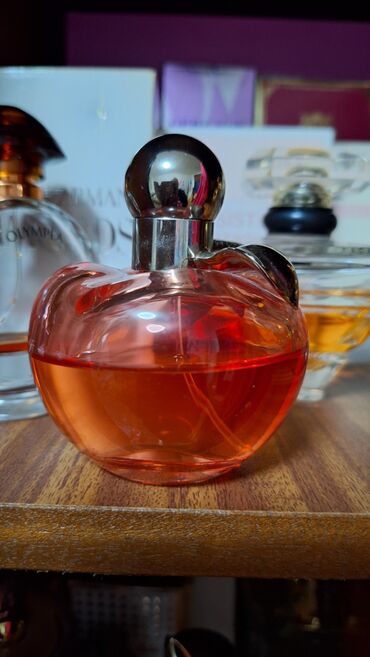 parfem i ml: Ninna Ricci Nina od Nina Ricci je cvjetni voćni miris za žene. Nina je