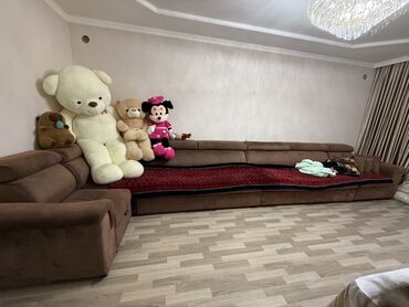 чехлы на мягкую мебель бишкек: Бурчу бар диван, Жастыктар менен