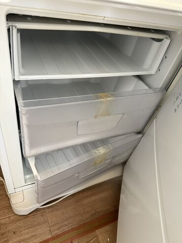 Холодильники: Холодильник не рабочий Продаем для запчастей. Indesit самовывоз г