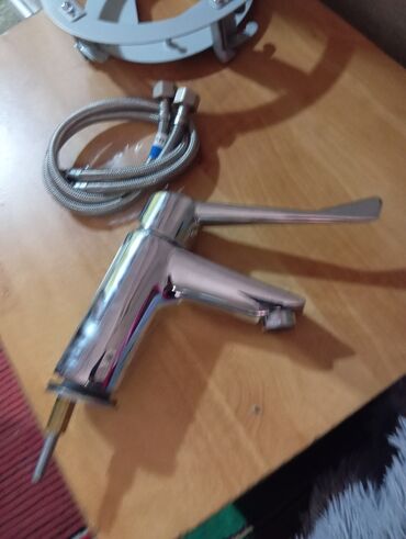 hamam duşları: Məhsul: Hamam/qab yuma lavabosu üçün kran dəsti Təsvir: - Xrom