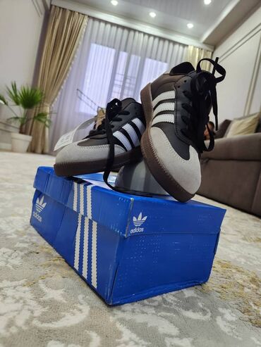 спортивная кофта adidas: Новая адидас размер 35 срочно оригинал