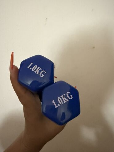 Əlcəklər: Boks və fitnes dəsti Dəst tərkibi: - Venum markalı boks əlcəkləri — 4