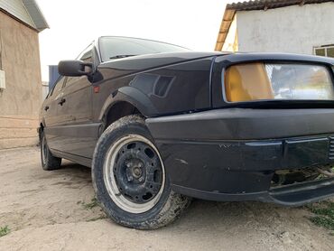 Volkswagen: Volkswagen Passat: 1991 г., 1.8 л, Механика, Бензин, Седан