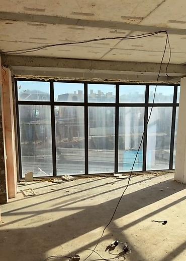 Готовые алюминиевые окна: Готовое алюминиевое окно, Тип окна: Витражные, Декоративные особенности: Фрамуга, Б/у, Без установки, Без рассрочки — 1