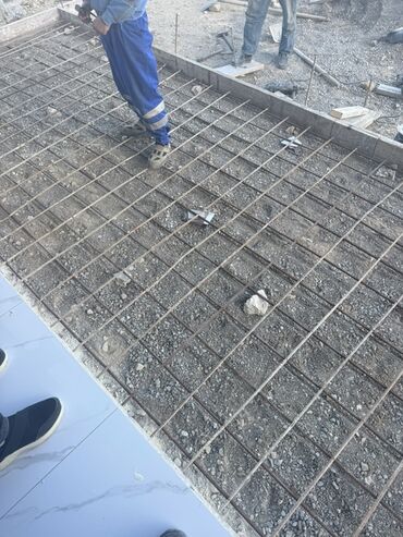 qapi ustu asmalar: Beton döşəmə/maşın dayanacağı üçün armatur işləri və betonlama xidməti