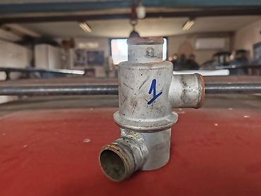 komora za pumpicu: Termostat tecnosti Lada 7 Riva,21213,21214 Niva. Polovno, ocuvano — 4