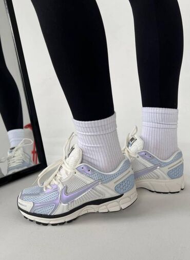 кроссовки nike zoom vomero 5: Продаю кроссовки nike air zoom vomero 5 цвет : голубой/светло-серый