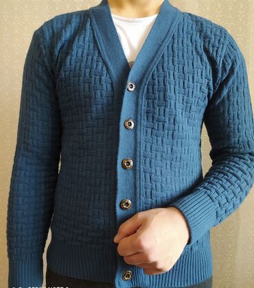 свитер кардиган in Кыргызстан | ДРУГАЯ ЖЕНСКАЯ ОДЕЖДА: Продам джемпер размер l качественно и теплый турецкий я живу в