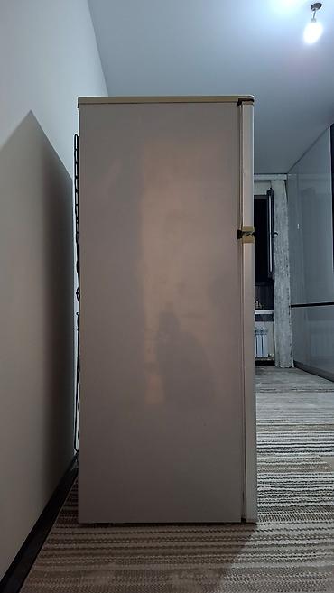 mini refrigerator: Холодильник двухкамерный с верхней морозильной камерой. Б/У — 3