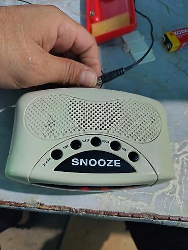 blu ray disk: Rəqəmsal saatlı radio (LED ekranlı) - Yuxarı hissədə iri “SNOOZE” — 2