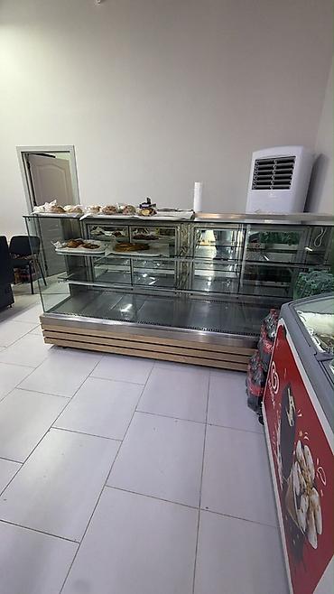 Полочные витрины: Şüşə vitrin-bufet (kafe/market üçün) Şəkildəki şüşəli şirniyyat — 6