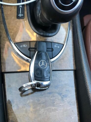 mercedes e220: Mercedes-Benz