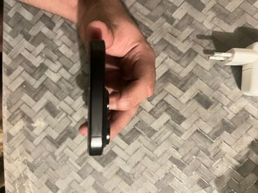 Apple iPhone: IPhone 16 Pro, 256 GB, Qara, Barmaq izi, Face ID, Simsiz şarj — 2