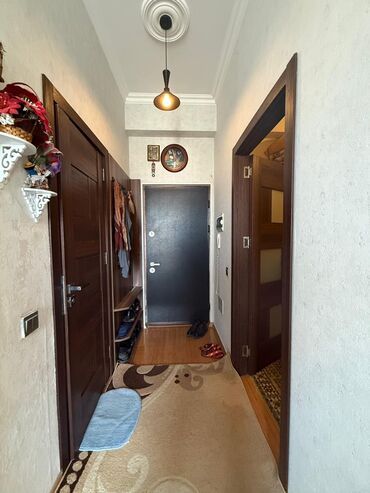 Balkonlar: Satılır: Mənzilin eyvanı Kristal 2 Də Kupçalı 2 Otaq. 55 Kv. 105 — 10