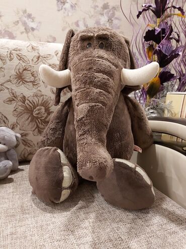 фигурку слоненка: Продаю мягкую игрушку слоненка, сост отл, коричневого цвета