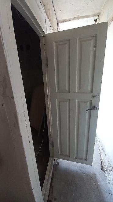 berber mirror second hand: Межкомнатная дверь, Б/у, Глухие, Одностворчатая, Деревянная, Распашная, цвет - Белый — 2