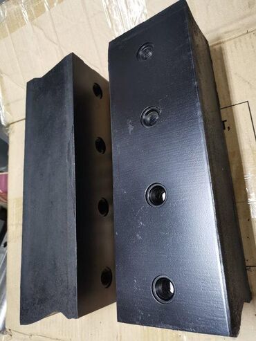 Ostalo: Gumeno-metalni nosač vibro valjka BOMAG U ponudi imamo gumeno-metalni — 4