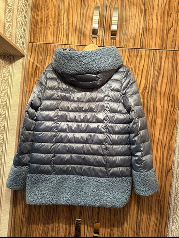 lining куртки: Продаю куртку, в идеальном состоянии, размер 46-48