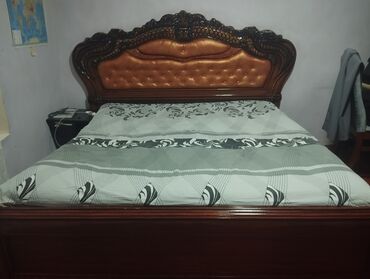 куплю старую мебель: Б/у, Двуспальная кровать, С подъемным механизмом, Без матраса, С выдвижными ящиками