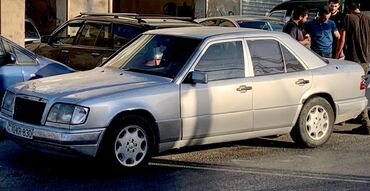 mersedes unversal: Mercedes-Benz W124: 2 l | 1994 il Sedan