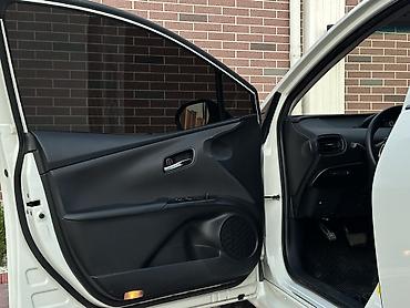 Toyota: Toyota Prius: 2016 г., 1.8 л, Вариатор, Гибрид, Лифтбек — 9