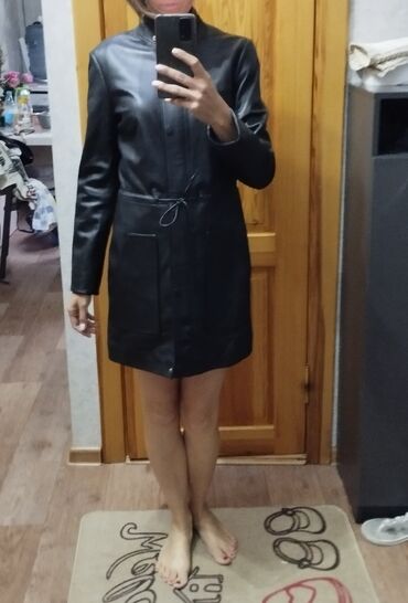 черная кожанная куртка: Кожаная куртка, XL (EU 42)
