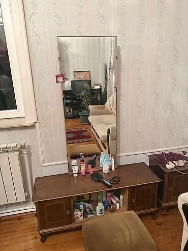 masa dəst: TV stol-altı dolab və güzgülü tualet masası dəsti - TV üçün çarxlı — 2