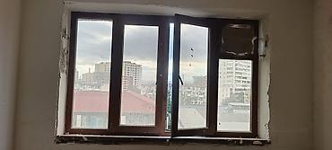 bal: Ağ-qəhvəyi çərçivəli plastik pəncərə və balkon qapısı dəsti - — 1