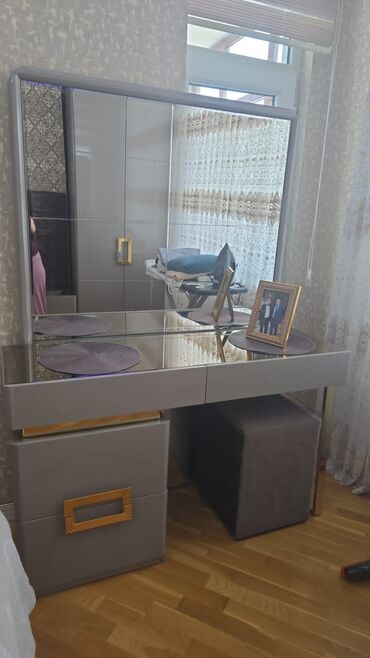 embavut mebel: Трюмо
