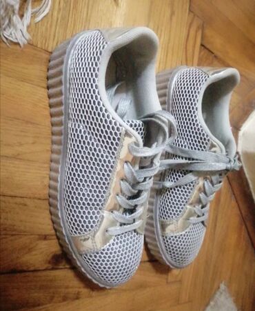 Sneakers & Athletic shoes: 37, color - Silver