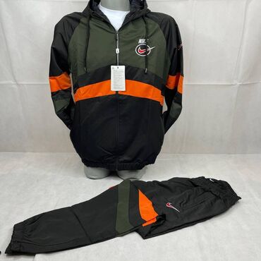 Trenerke: Nike muška trenerka

Novo
Veličine s m l xl 2xl 3xl — 12